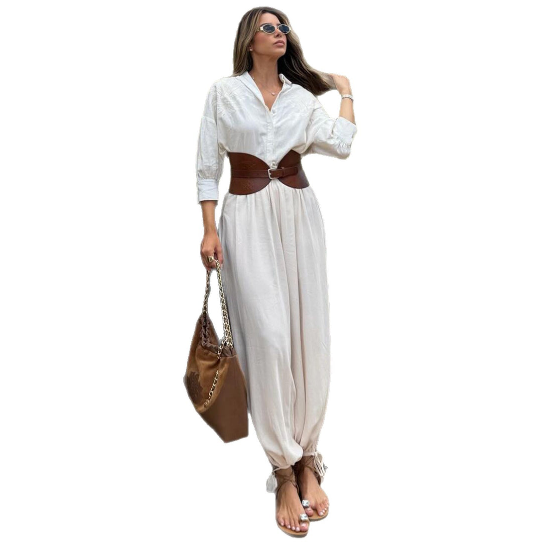 Kvinnens voluminøse jumpsuit med elegant knapp-bluse og Livbelte Skjora