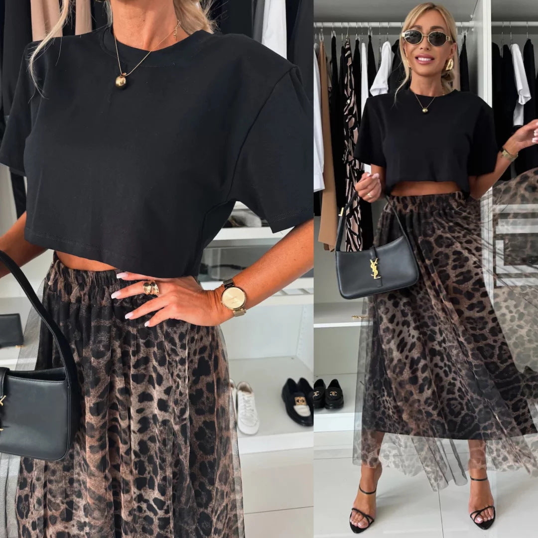 Kvinne Cropped T-Shirt i iøynefallende leopardmønster