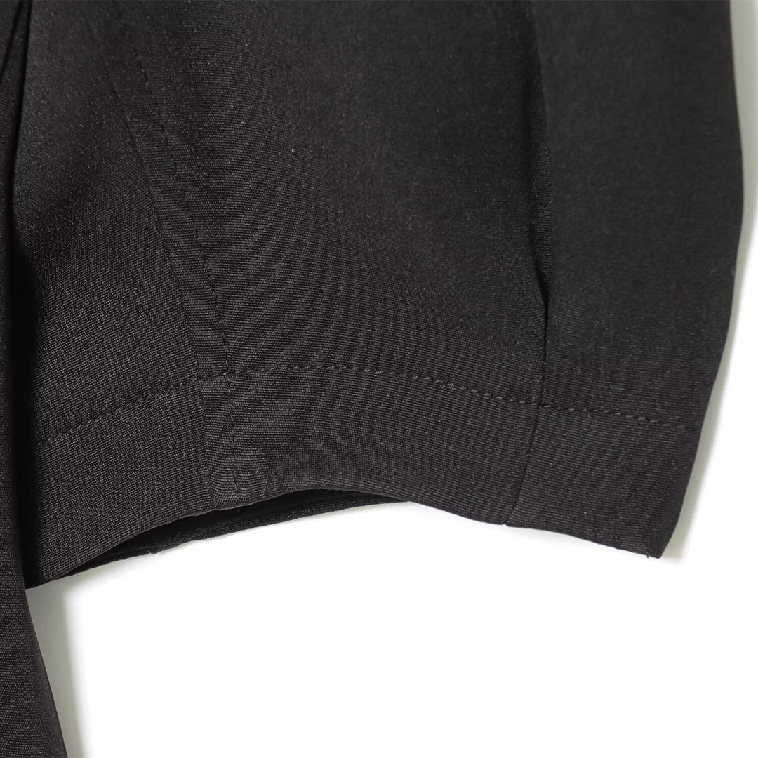 Damer elegant kjole med skulderputer og tidløst design Skjora