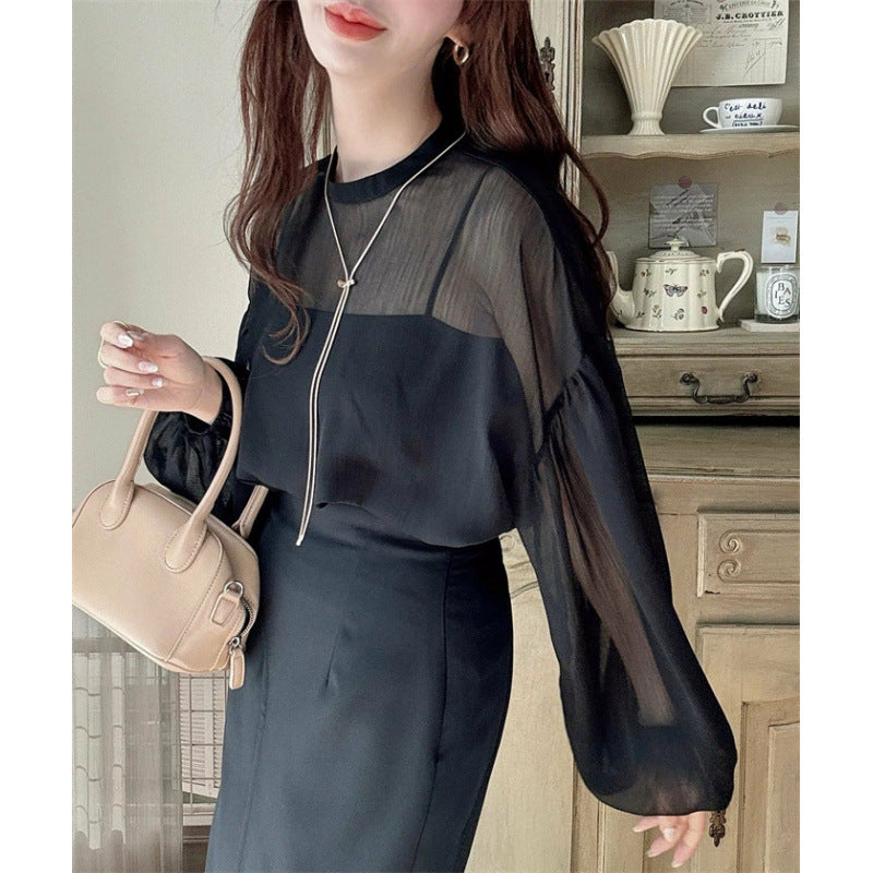 Kvinne elegant bluse med voluminøse ermer og en tidløs rund hals Skjora