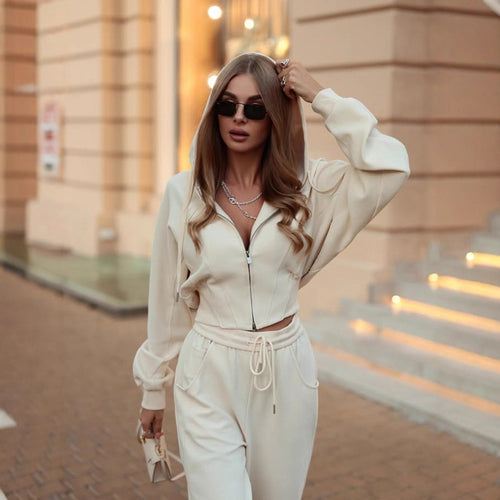 Kvinnes stilige hettegenser loungewear sett med avslappet passform Skjora