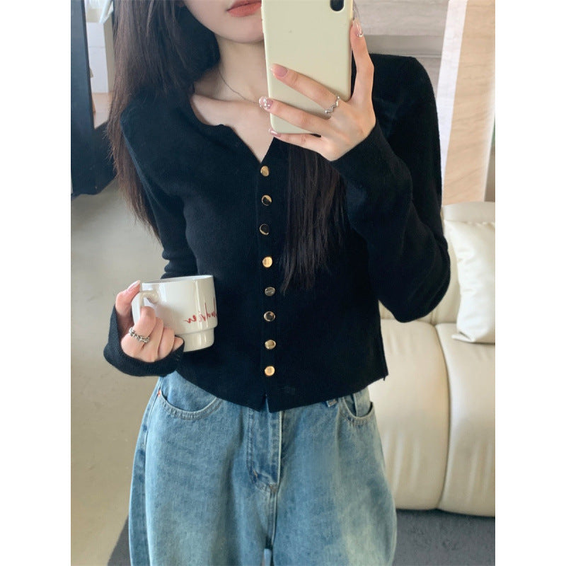 Kvinnelig elegant cardigan med knappe-detalt og mykt materiale Skjora