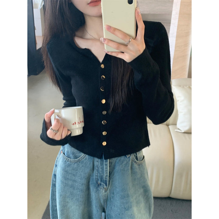Kvinnelig elegant cardigan med knappe-detalt og mykt materiale Skjora
