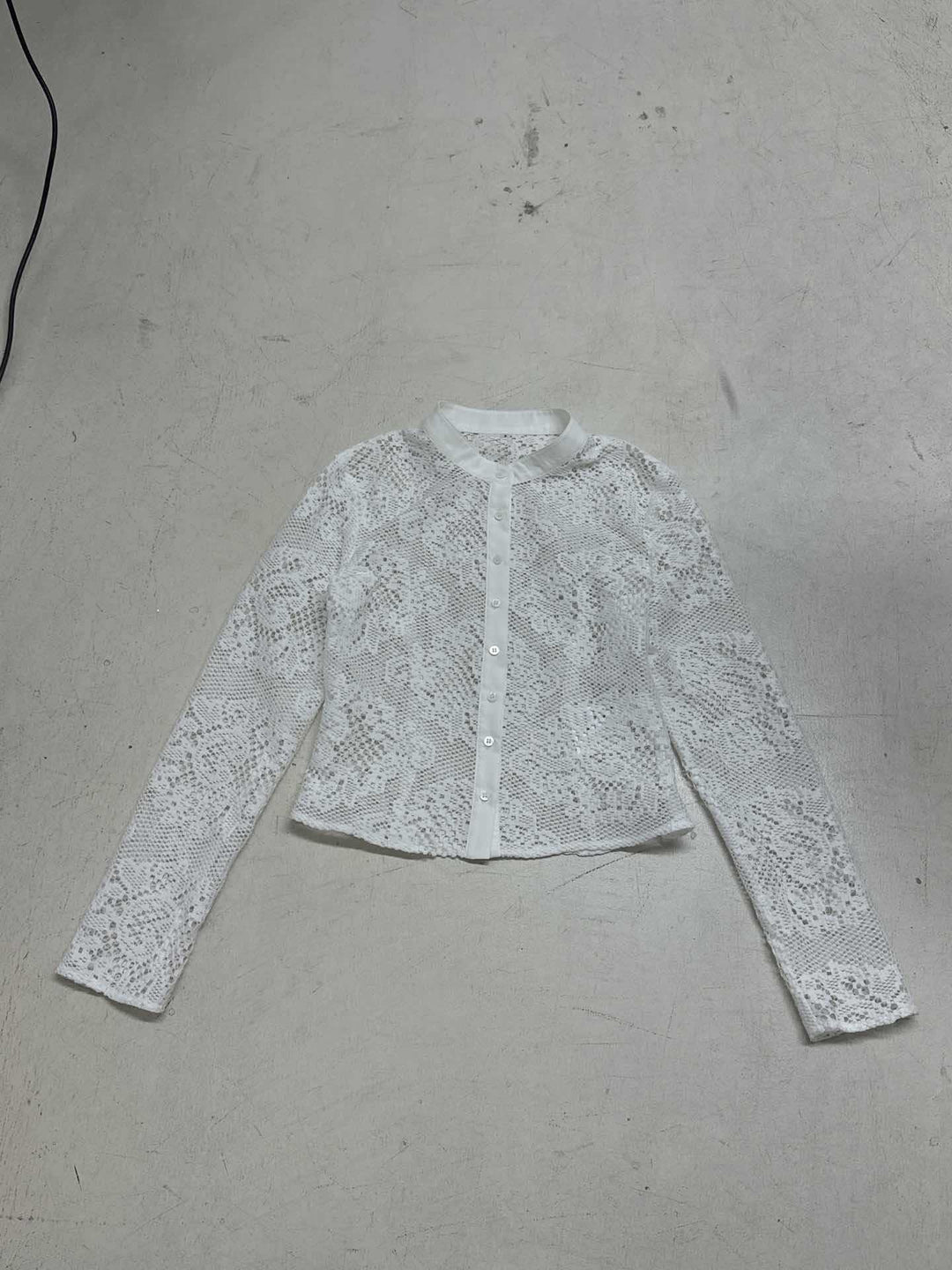Women's pointed blouse with transparent accents and elegant button closure Skjora