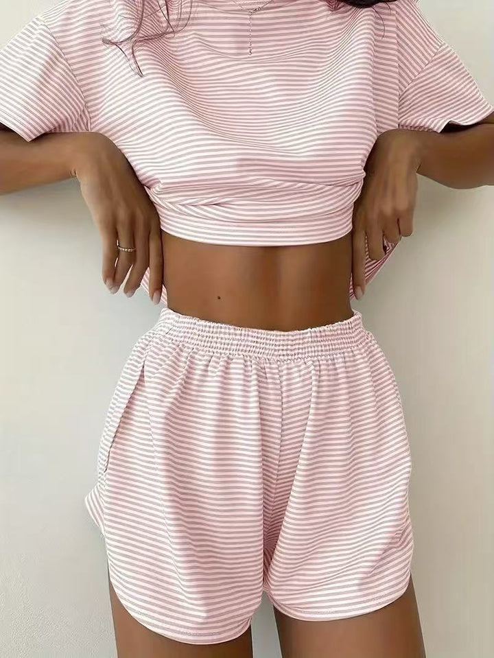 Damer avslappet Crop-Top og Short-set med stripete mønster Skjora