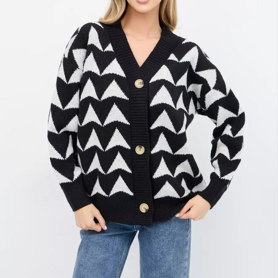 Kvinne cardigan med moderne bølgemønster og gullknapper Skjora