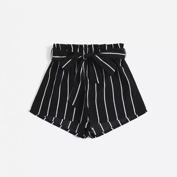 Damer stripete fritidsshorts med elastisk midje og bindebelte Skjora