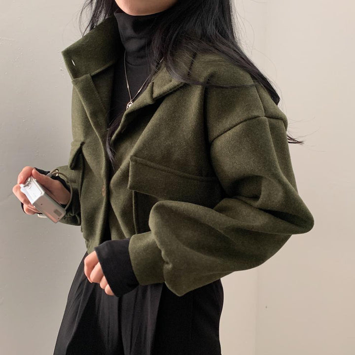 Damejakke laget av høykvalitets ullblanding med casual lommer og oversized snitt