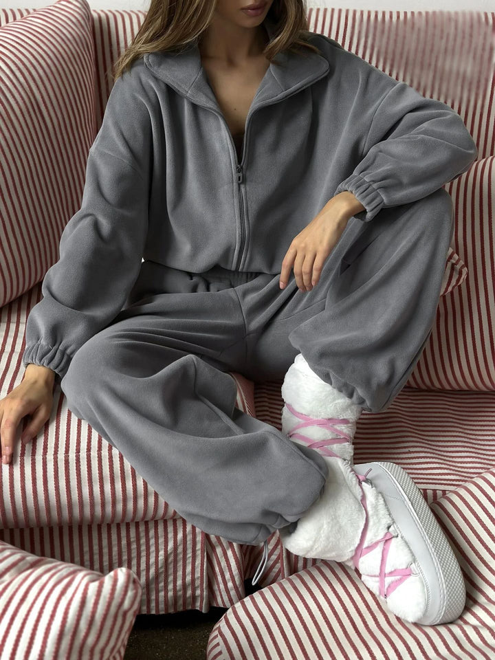 Kvinnelig sporty mikrofiber fritidssett med glidelås og elastisk midjebånd Skjora