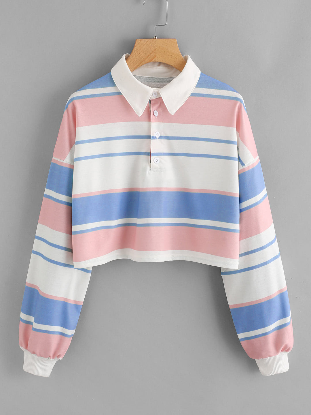 Dame polo skjorte i en avslappet crop design med et stilfullt fargeblokk mønster Skjora