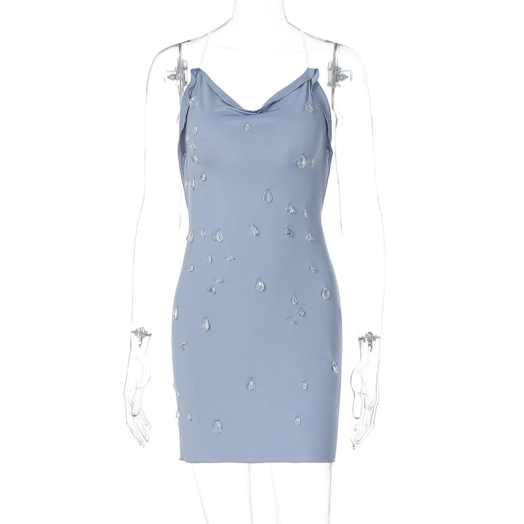 Dame figurvennende minikjole med elegant drapering og transparente applikasjoner Skjora