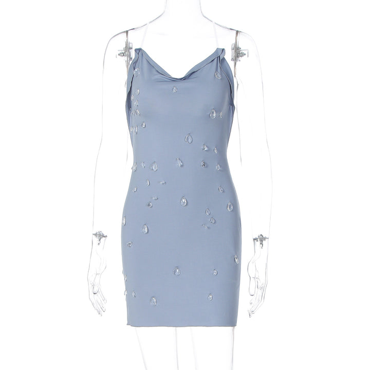 Dame figurvennende minikjole med elegant drapering og transparente applikasjoner Skjora