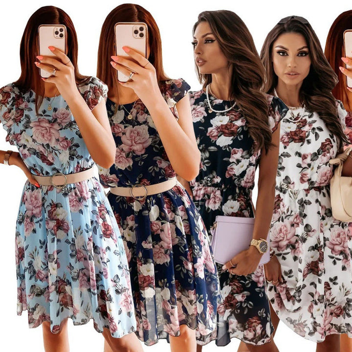 Dame sommerkjole med blomstertrykk, volangdetaljer og belte i midjen Skjora