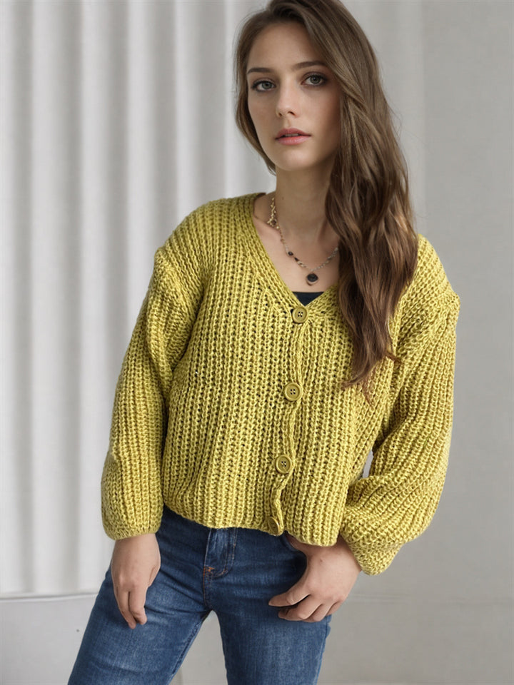 Kvinnenes kort cardigan med chunky strikkstruktur og store knapper Skjora