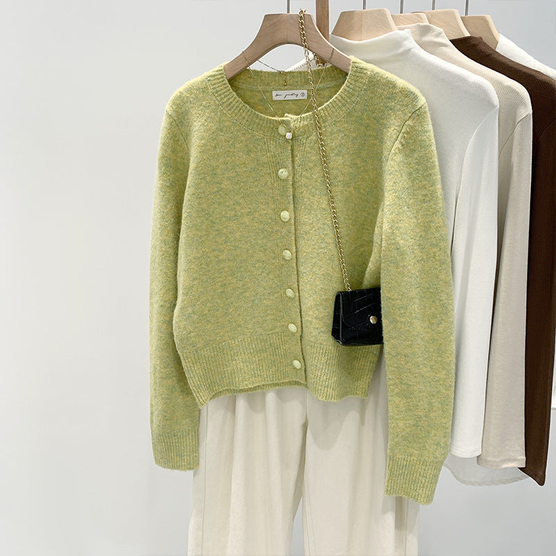 Kvinnens koselige cardigan med fint knappdesign Skjora