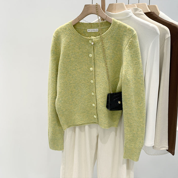 Kvinnens koselige cardigan med fint knappdesign Skjora