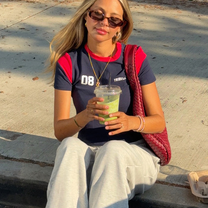 Damer cropped sportstop med trendy trykk Skjora