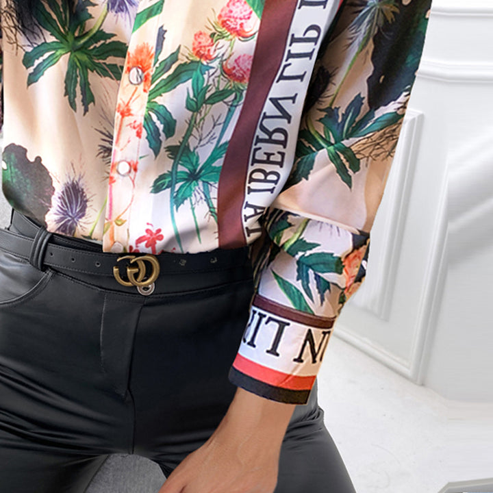 Dame floral trykt bluse med elegant satinfinish Skjora
