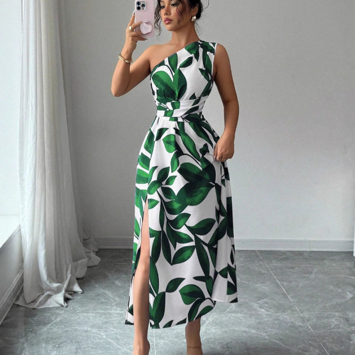Dame maxikjole med asymmetrisk snitt og blomsterdesign Skjora