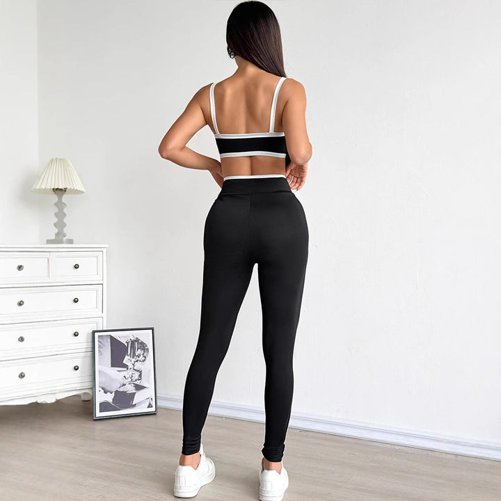 Damer Sporty Set med tettsittende topp og høyt skårede leggings Skjora