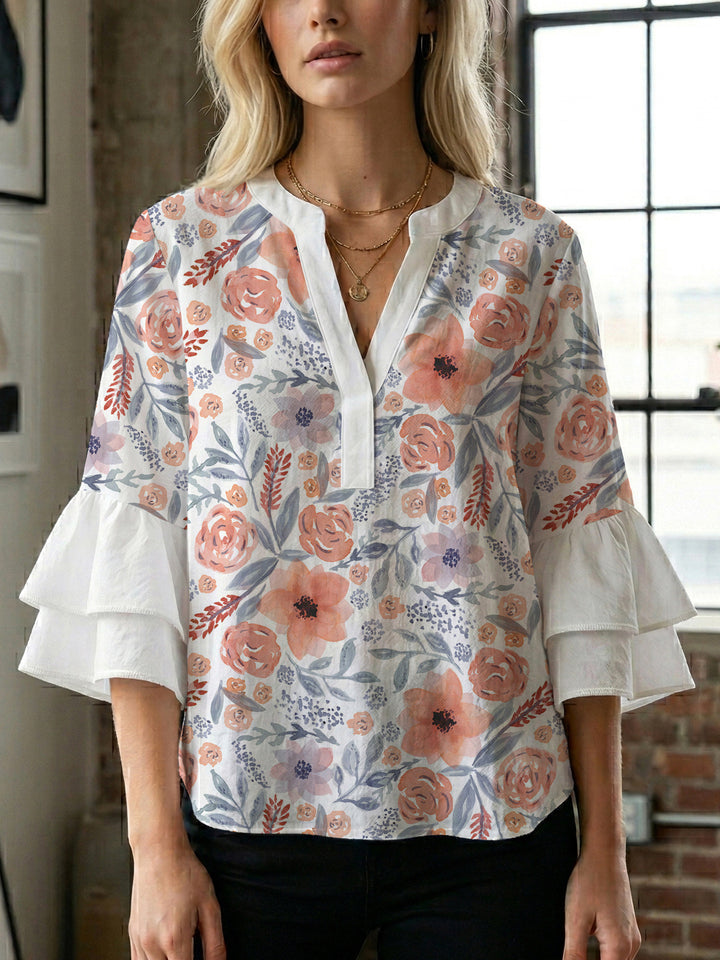 Damebluse med voluminøse ermer og blomsterdesign Skjora