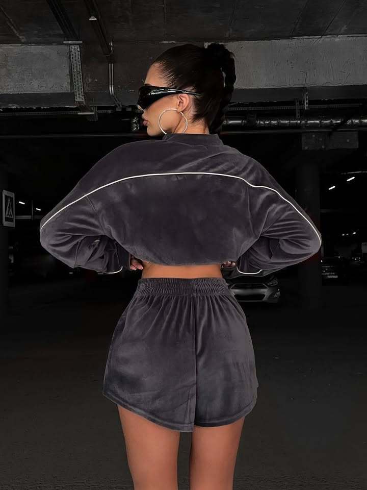 Kvinnens stilige topp og shorts sett Skjora