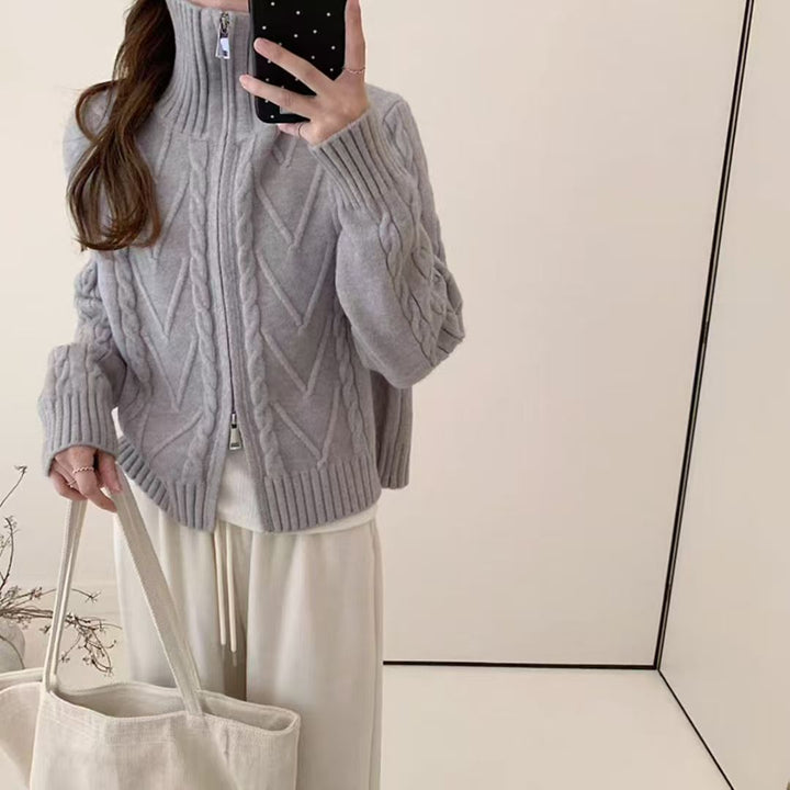 Dame cardigan med glidelås og moderne kabelmønster Skjora