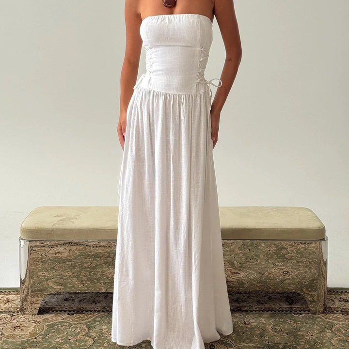 Damer maxi-kjole med off-shoulder design og sidesømsdetaljer med volanger Skjora