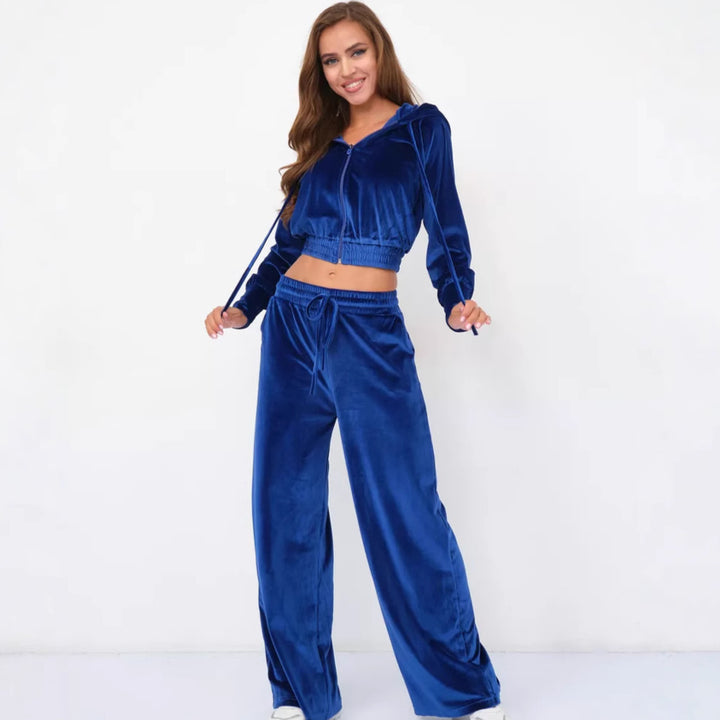 Kvinne sporty velour treningsdrakt med cropped hettegenser og løs passform