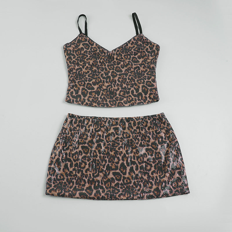 Dame Crop-Top og Mini skjørt sett med leopardmønster og glitrende detaljer Skjora