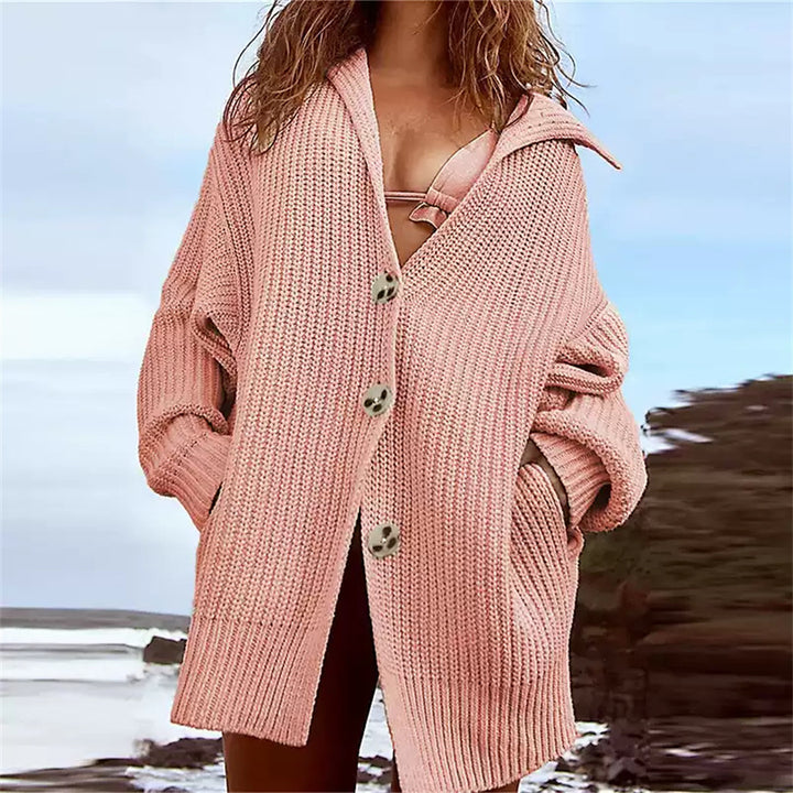 Dame chunky strikk cardigan med moderne klaffekrave og dekorative knapper Skjora