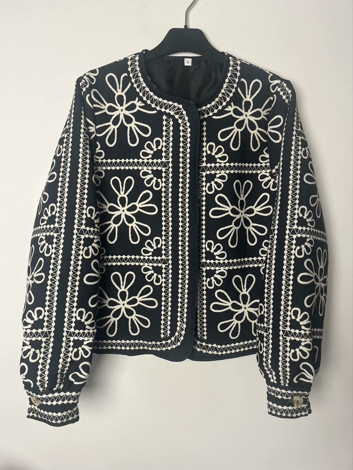 Kvinne patchwork design jakke med blomster mønster og elegante applikasjoner Skjora