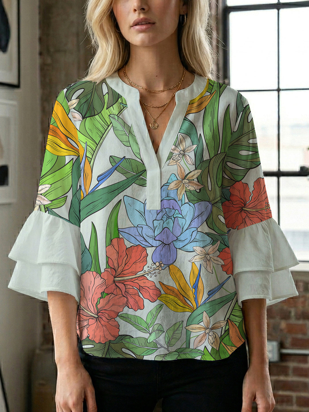 Damer elegant bluse skjorte med voluminøse rysjermer og grafisk blomsterdesign Skjora