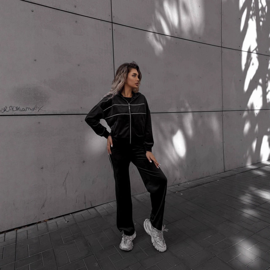 Kvinnelig sporty-elegant fleece joggedress med glidelås Skjora