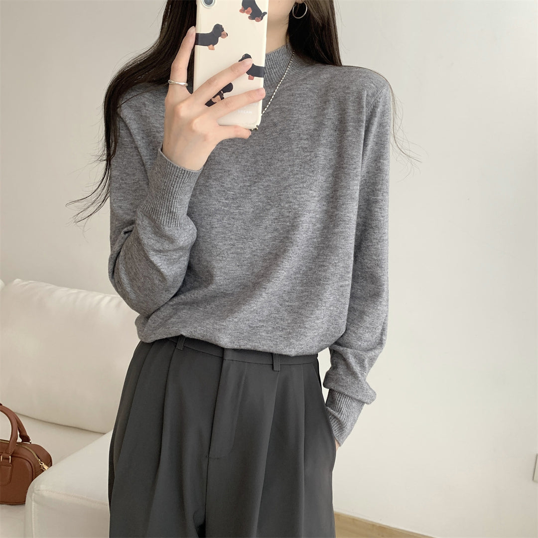 Women's fine-knit sweater with a modern stand-up collar and a relaxed fit Skjora