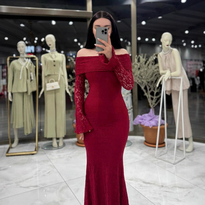 Dame Elegant spisskjole med off-shoulder design og skjørt Skjora