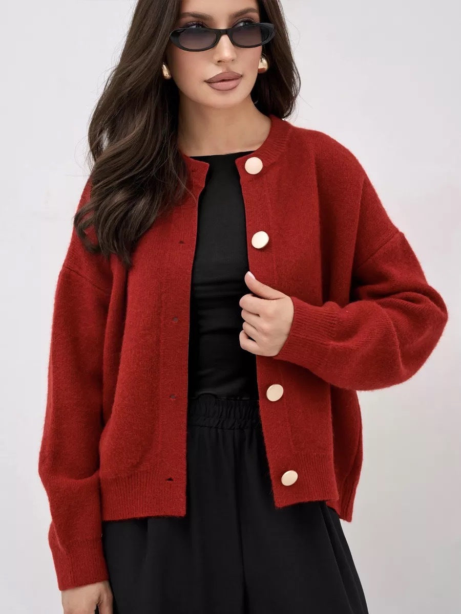 Kvinnens cardigan med store knappedetaljer og avslappet snitt Skjora