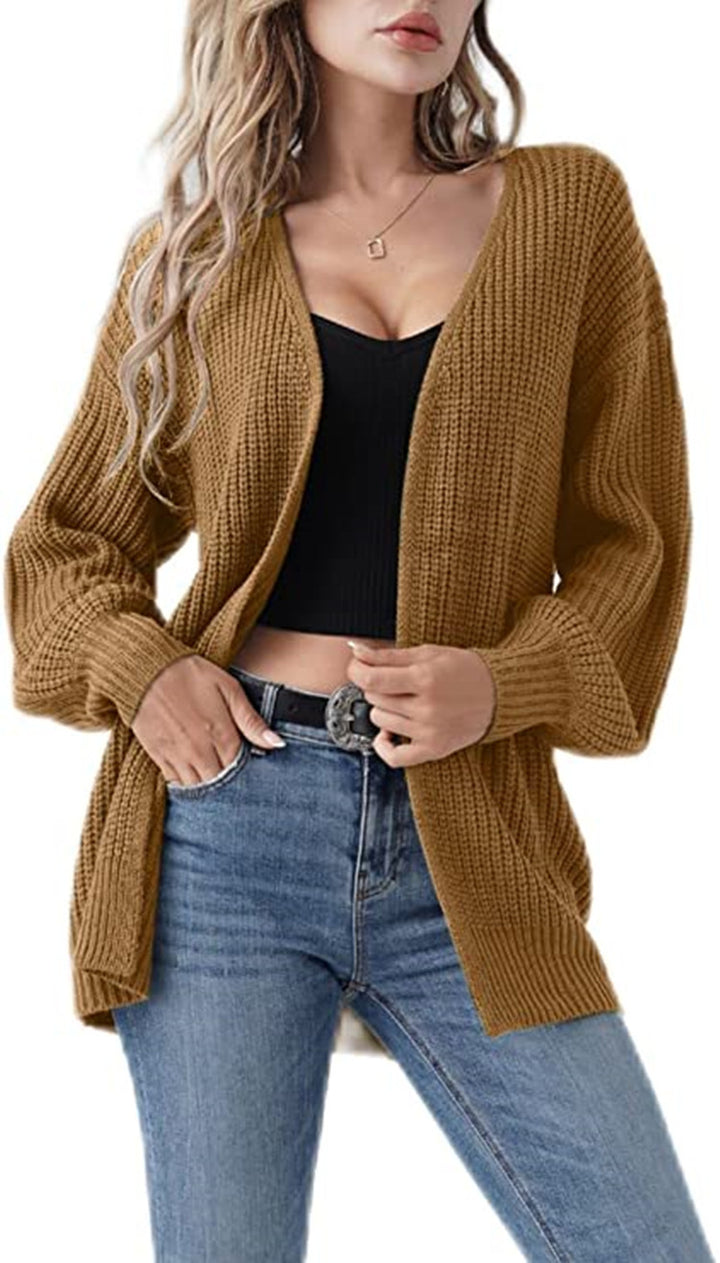 Kvinnens chunky strikket cardigan med en avslappet fasong og åpne masker Skjora