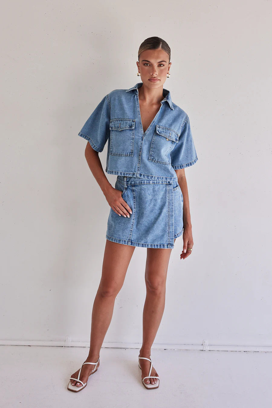 Damer denim-kort jakke med matchende skjørt i avslappet stil Skjora