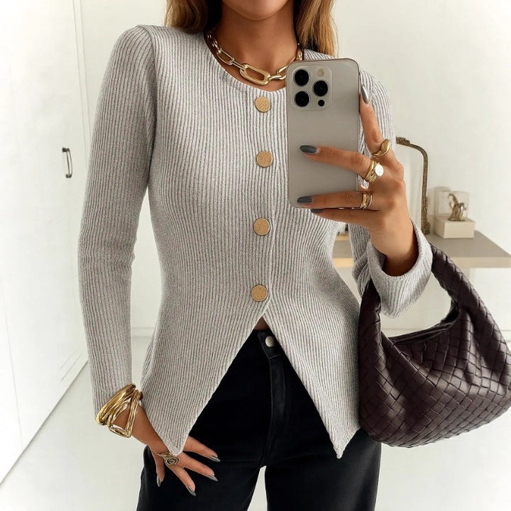 Kvinnes elegant cardigan med dekorative knapper Skjora