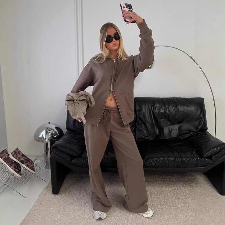 Women's fashionable lounge set with a relaxed fit and innovative design Skjora