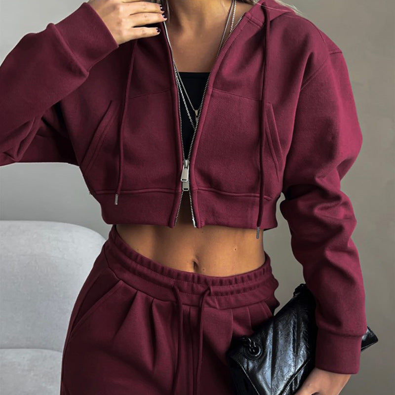 Damer Cropped Hoodie og løse Joggingbukser i et avslappet utseende
