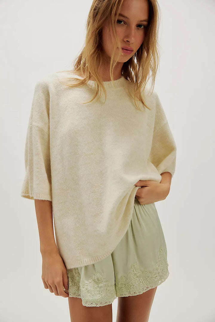 Dames Oversized Trui met Elegante Netmouwen en Delicaat Borduursel Patroon Skjora