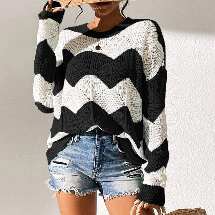 Kvinnes strikkegenser med bølgete mønster og løs passform Skjora