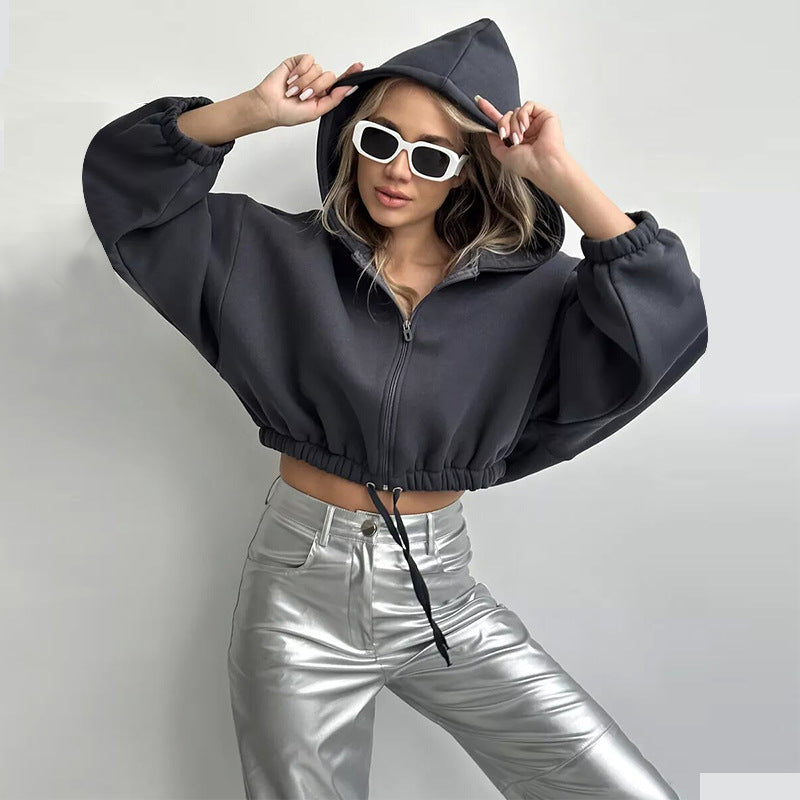Damer Cropped Hoodie laget av myk sweatshirt-stoff med elastisk midje og glidelås Skjora