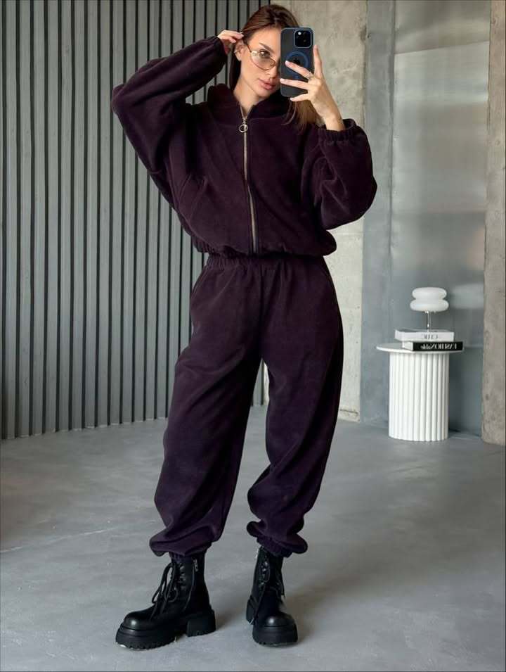 Kvinnens fleece joggedrakt med oversized genser og elastiske mansjetter Skjora