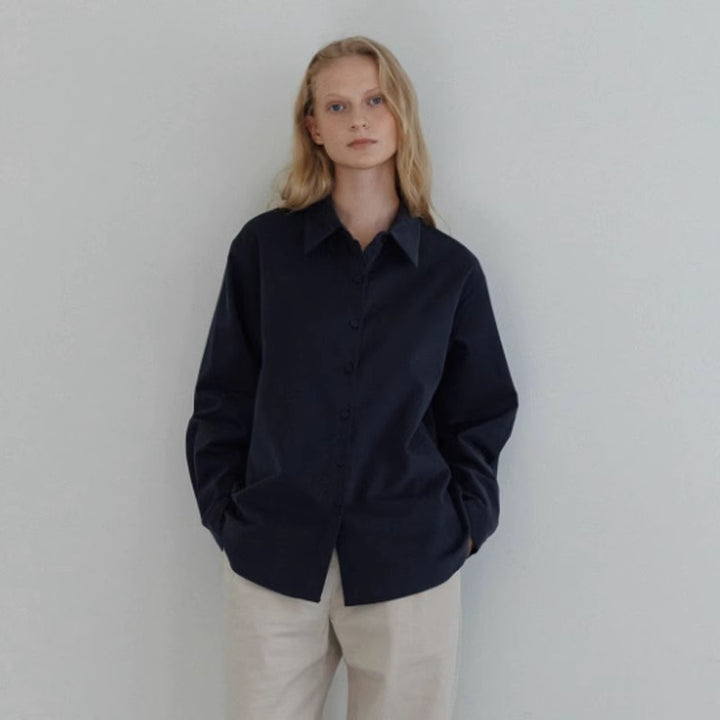 Damer Elegant og løs bluse med smal krage Skjora