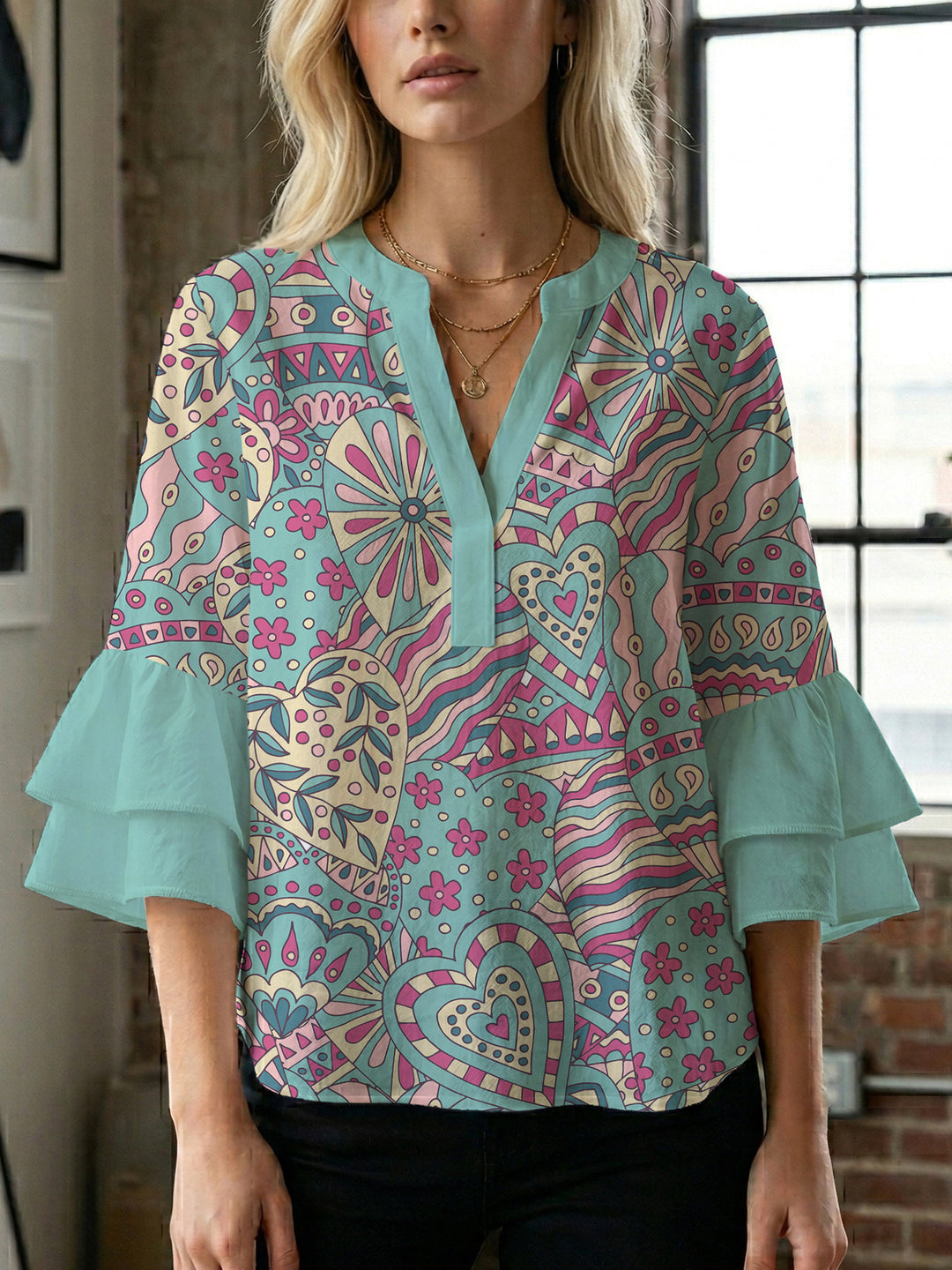 Damer elegant bluse skjorte med voluminøse rysjermer og grafisk blomsterdesign Skjora
