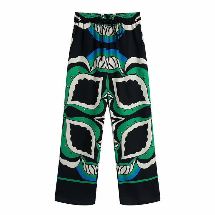 Damer stilige shorts med kreativt bladmønster Skjora