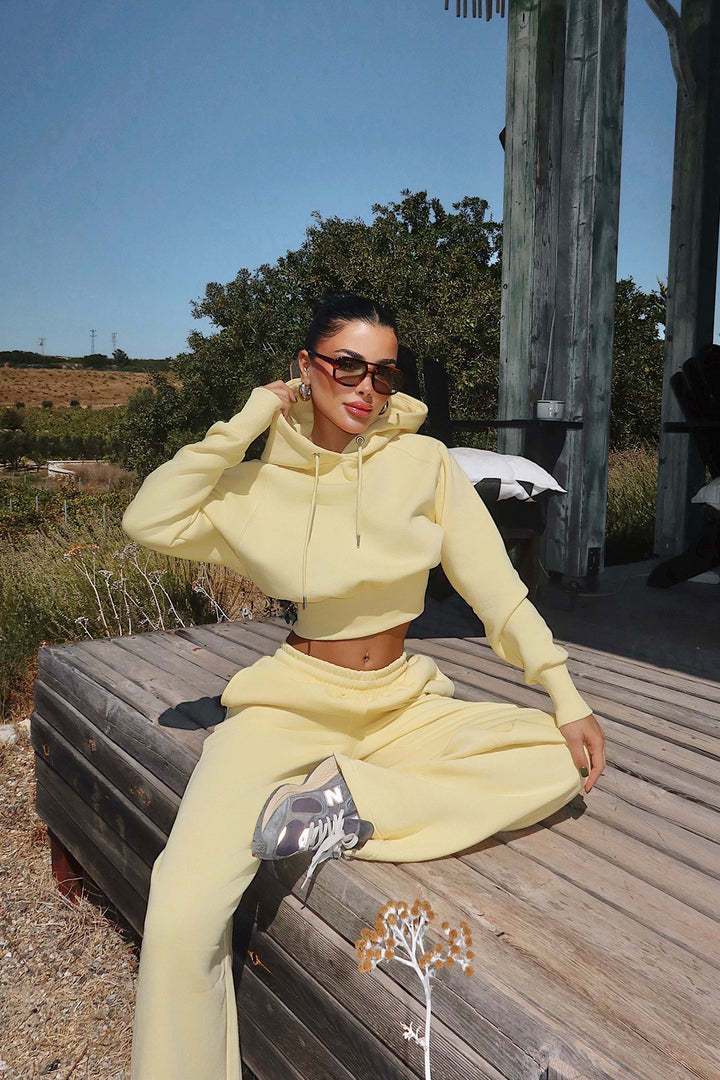 Kvinners stilige og komfortable cropped hoodie sett med elastisk midje Skjora
